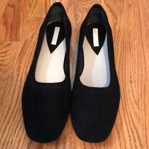NWOT! Black suede H & M flats
